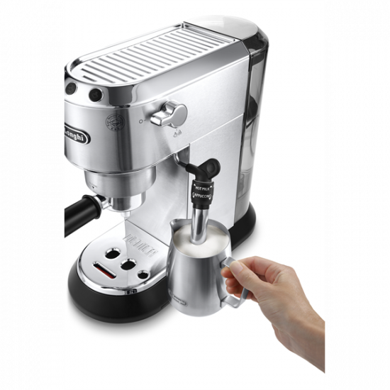 DELONGHI EC685.M Dedica presszókávéfőző 15 bar, 3 sűrő:1 - 2 személyes és E.S.E., tehrmoblock, csészemelegítő
