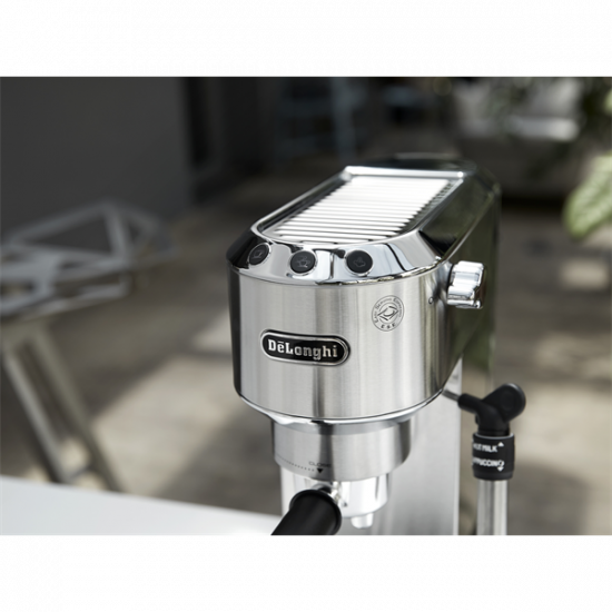 DELONGHI EC685.M Dedica presszókávéfőző 15 bar, 3 sűrő:1 - 2 személyes és E.S.E., tehrmoblock, csészemelegítő