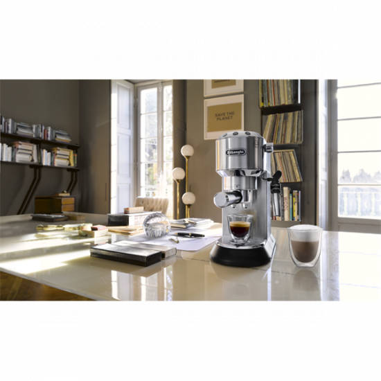 DELONGHI EC685.M Dedica presszókávéfőző 15 bar, 3 sűrő:1 - 2 személyes és E.S.E., tehrmoblock, csészemelegítő