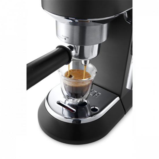 DELONGHI EC685.BK Dedica presszókávéfőző 15 bar, 3 szűrő:1 - 2 személyes és E.S.E., thermoblock, csészemelegítő